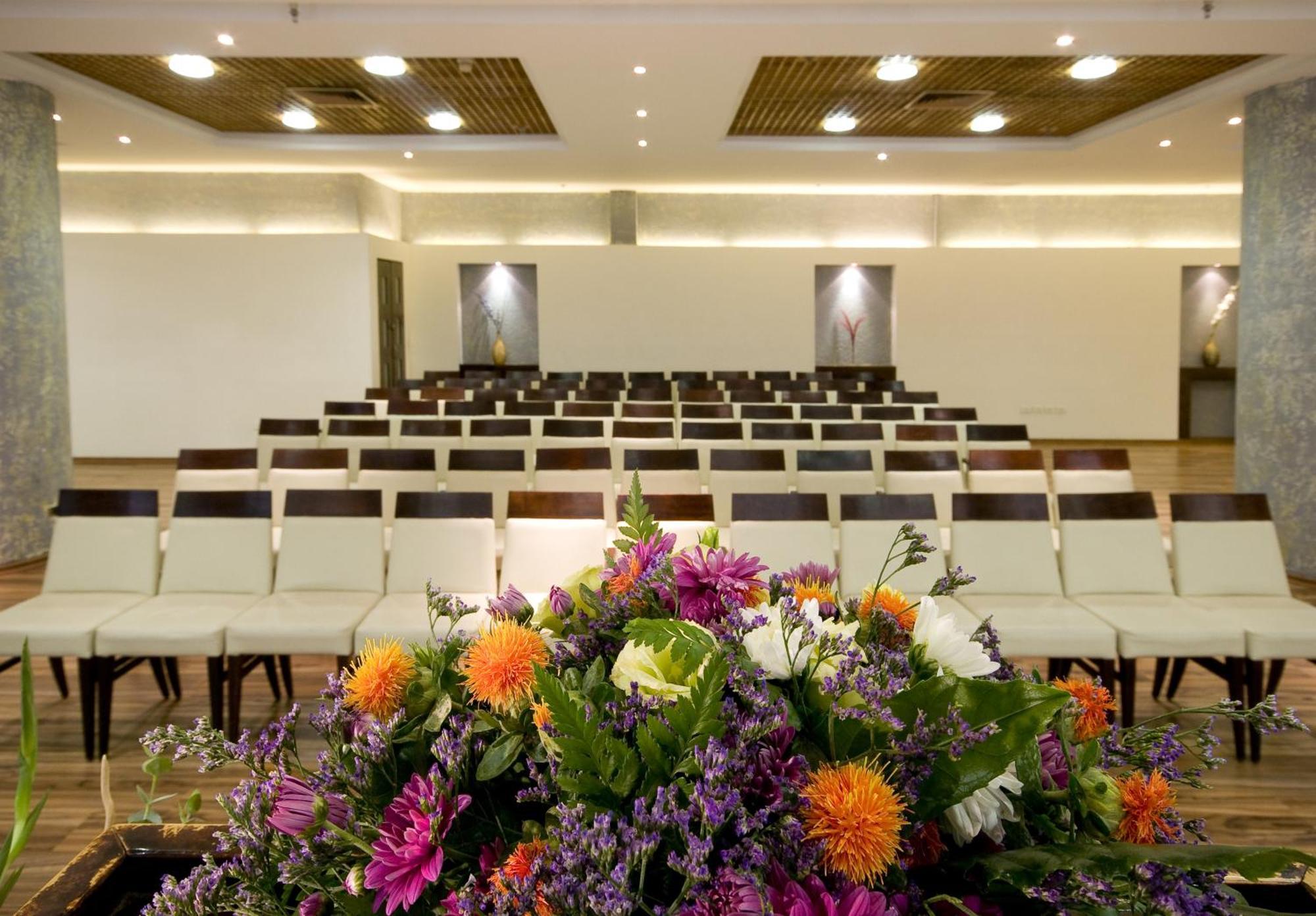 Arena Hotel By The Beach Bat Yam Exterior foto