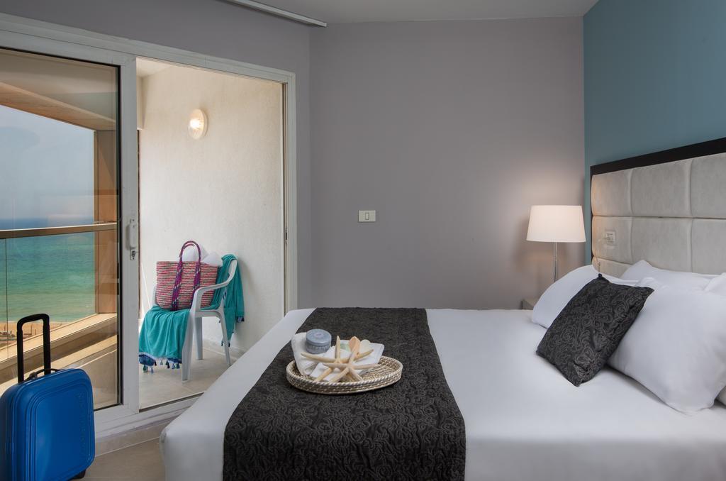 Arena Hotel By The Beach Bat Yam Exterior foto