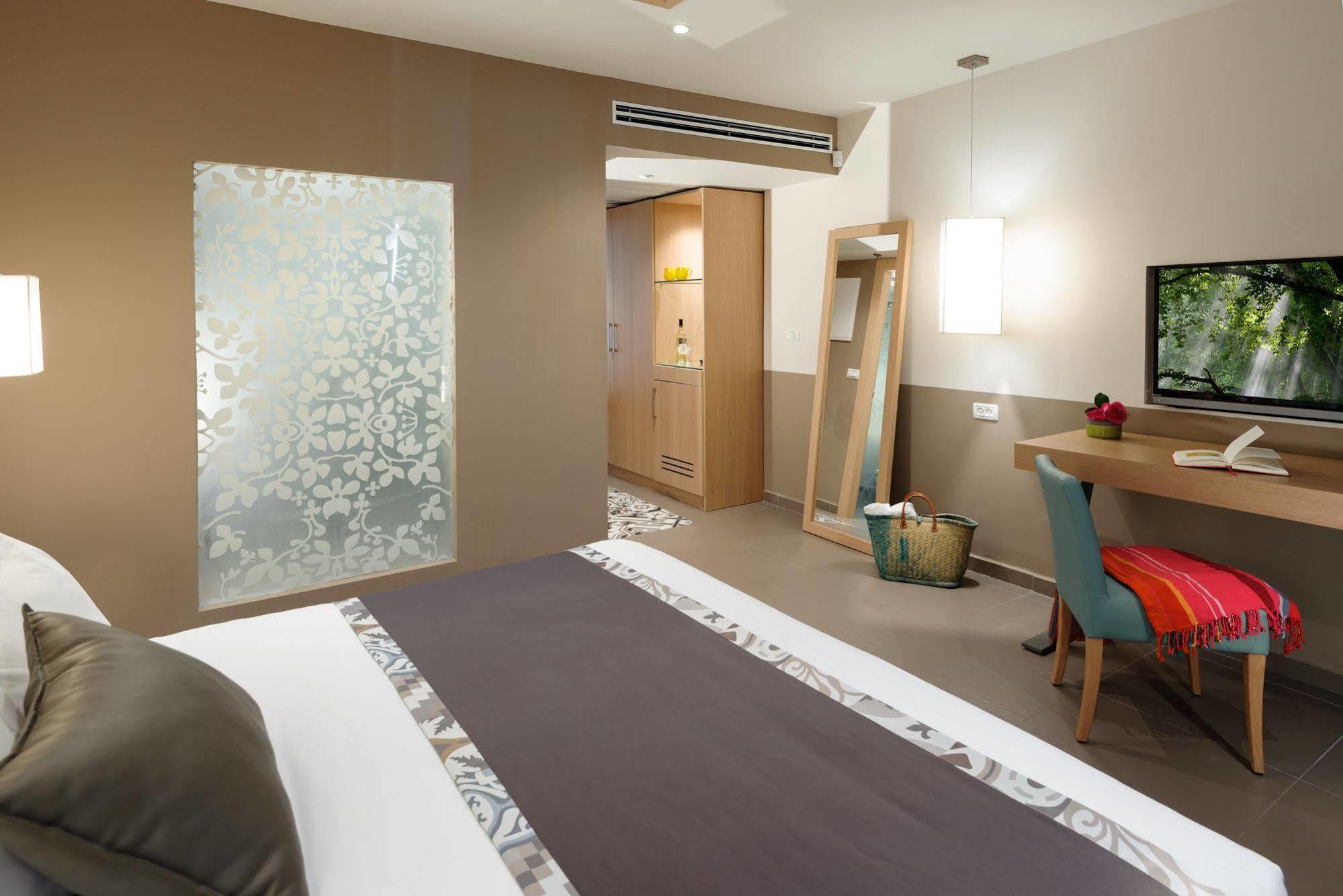 Arena Hotel By The Beach Bat Yam Exterior foto